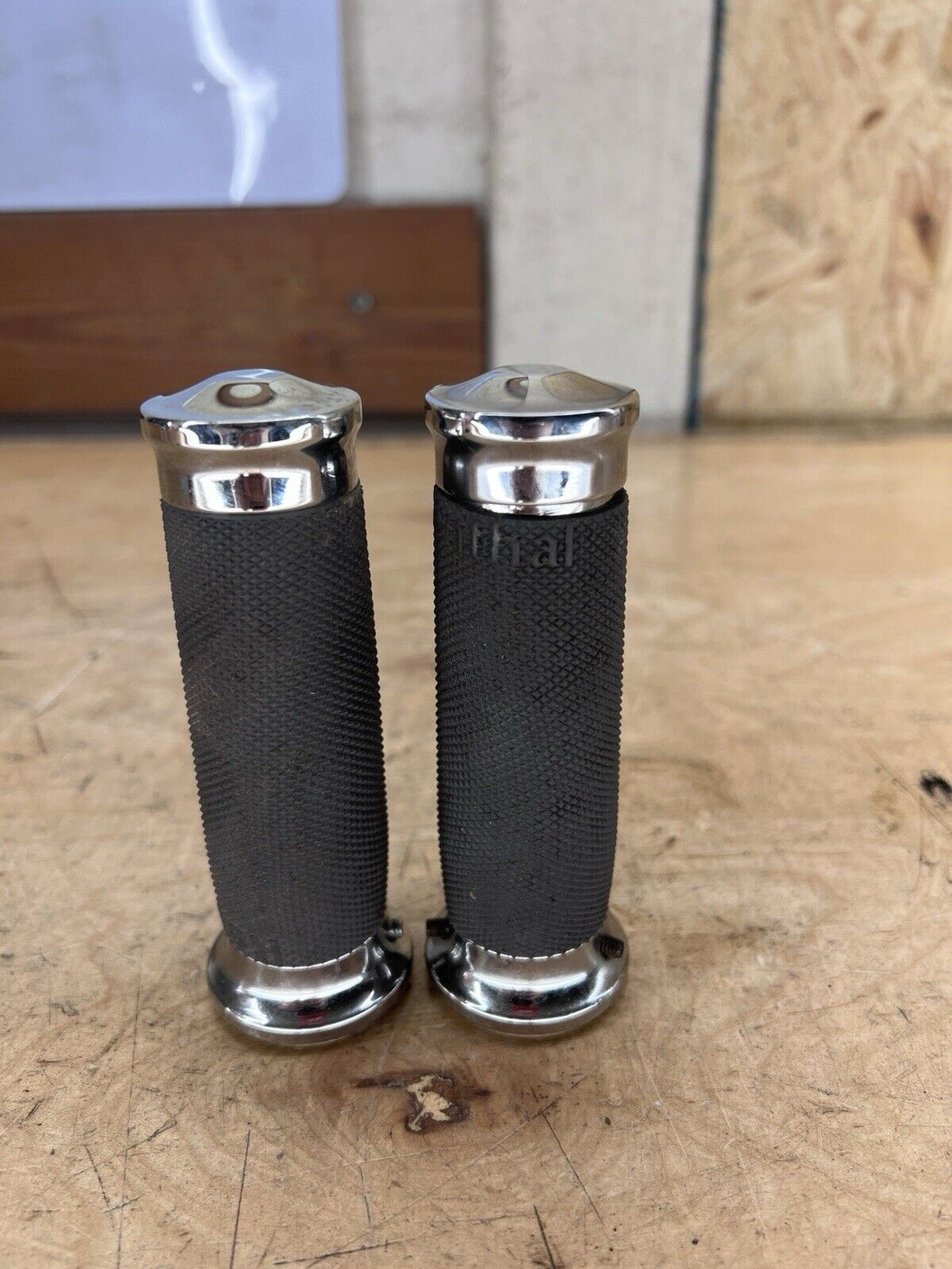 Chrome Performance Machine Renthal Grips For 1” Handlebars Harley FXR Dyna Chopp